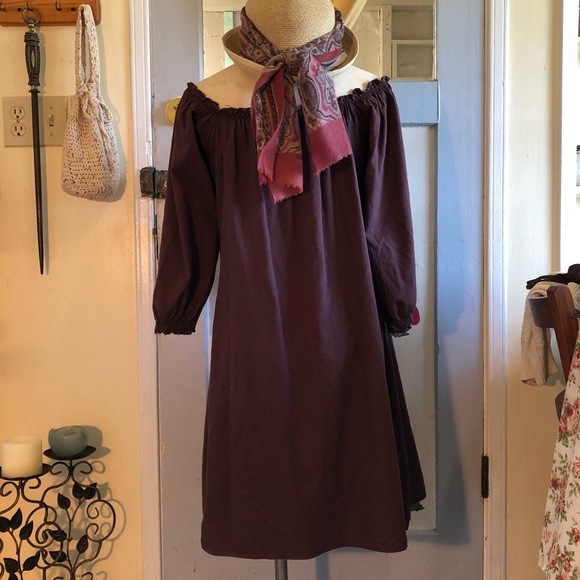 Off the shoulder smock w/embroidered flowe… - Picture 4 of 4